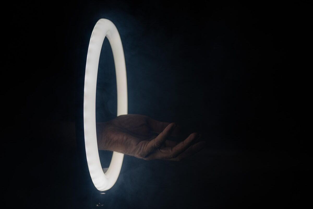 Ring light or panel: which one suits your face and room - content creator lighting and camera mounting