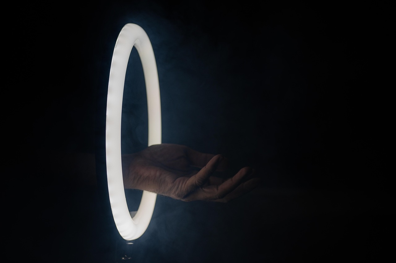 Ring light or panel: which one suits your face and room - content creator lighting and camera mounting